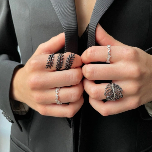 Rosa de la Cruz Cascade Ring in 18K White Gold, White Diamond | Fine Rings | Coveti