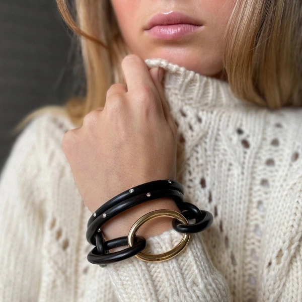 Rosa de la Cruz Classic Ebony Bracelet in Ebony, 18K Yellow Gold | Fine Bracelets | Coveti