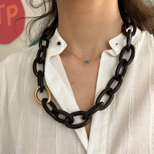 Rosa de la Cruz Classic Ebony Necklace with Medium Clasp in Ebony, 18K Yellow Gold | Fine Necklaces | Coveti
