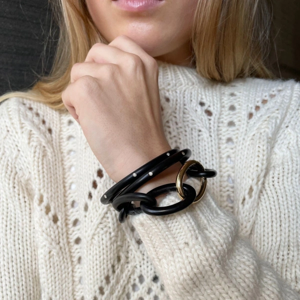Rosa de la Cruz Ebony Bangle in Ebony, 18K Yellow Gold | Fine Bracelets | Coveti