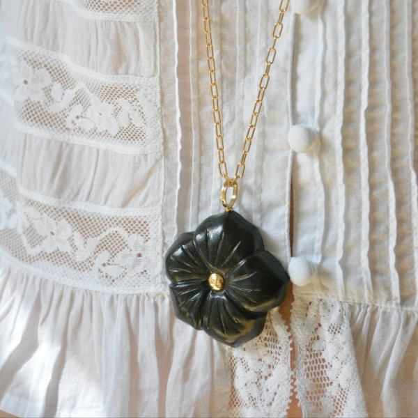 Rosa de la Cruz Ebony Flower Pendant in Ebony, 18K Yellow Gold | Fine Pendants and Charms | Coveti