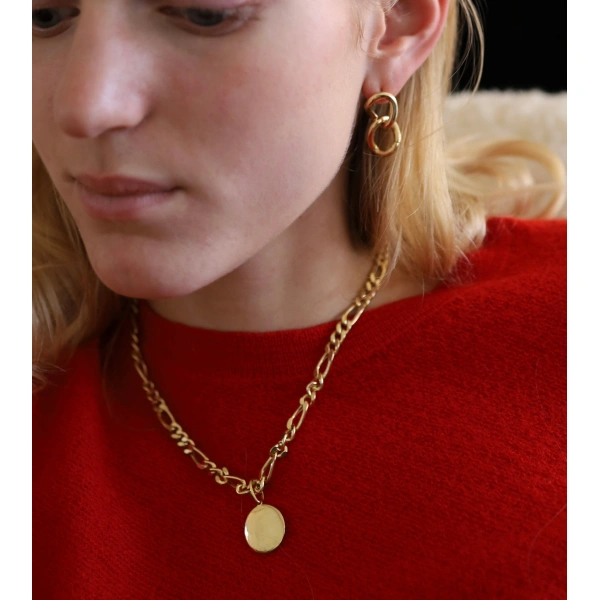Rosa de la Cruz Engravable Medallion in 18K Yellow Gold | Fine Pendants and Charms | Coveti