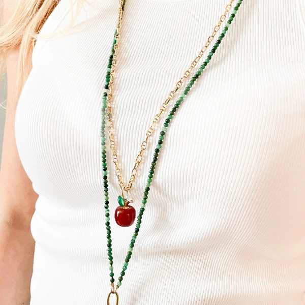 Rosa de la Cruz Fruit Charm Pendant Apple in 18K Yellow Gold, Agate | Fine Pendants and Charms | Coveti