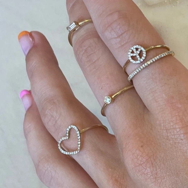 Rosa de la Cruz Heart Ring in 18K Yellow Gold, White Diamond | Fine Rings | Coveti