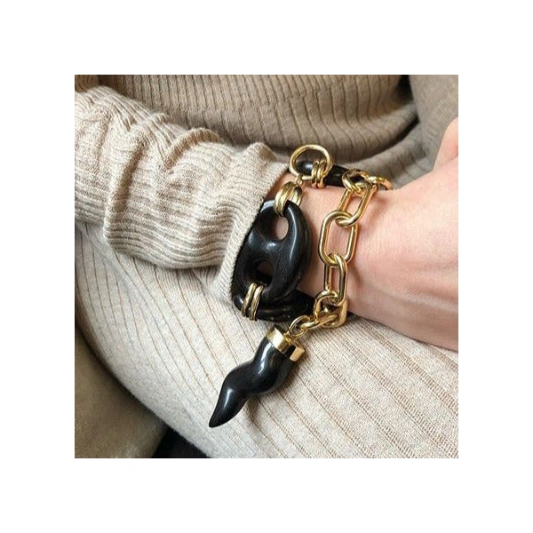 Rosa de la Cruz Horn Pendant in 18K Yellow Gold, Ebony | Fine Pendants and Charms | Coveti