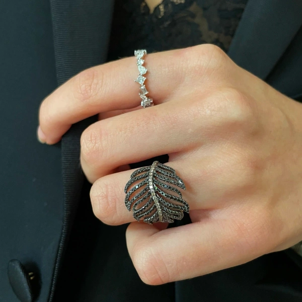Rosa de la Cruz Large Feather Ring in 18K Rhodium Gold, Black and Brown Diamond | Fine Rings | Coveti