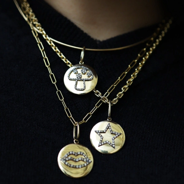 Rosa de la Cruz Lips Medallion in 18K Yellow Gold, Brown Diamond | Fine Pendants and Charms | Coveti