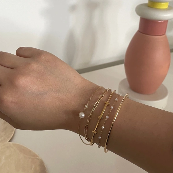 Rosa de la Cruz Pearl and Diamond Bracelet in 18K Yellow Gold, Pearl and White Diamond | Fine Bracelets | Coveti