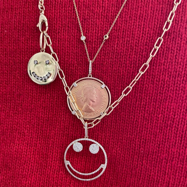 Rosa de la Cruz Smile Pendant 25mm in 18K Yellow Gold, White Diamond | Fine Pendants and Charms | Coveti