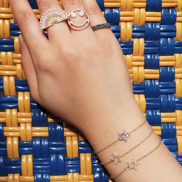 Rosa de la Cruz Star Charm Bracelet in 18K Yellow Gold, Brown Diamond | Fine Bracelets | Coveti