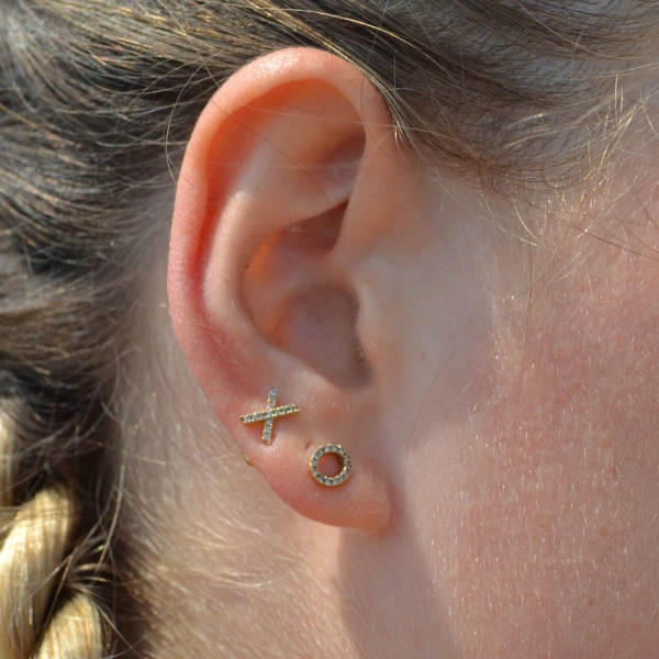 Rosa de la Cruz XO Studs in 18K Yellow Gold, Brown Diamond, Pair | Fine Earrings | Coveti