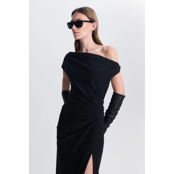Los Angeles Designer Ready-to-Wear at Coveti