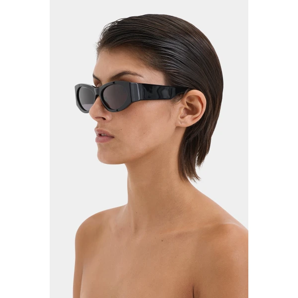 SIR the Label The Classic Sunglasses in Black | Sunglasses | Coveti
