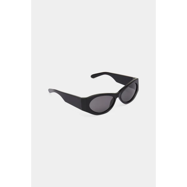 SIR the Label The Classic Sunglasses in Black | Sunglasses | Coveti
