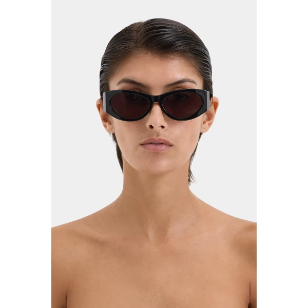SIR the Label The Classic Sunglasses in Black | Sunglasses | Coveti