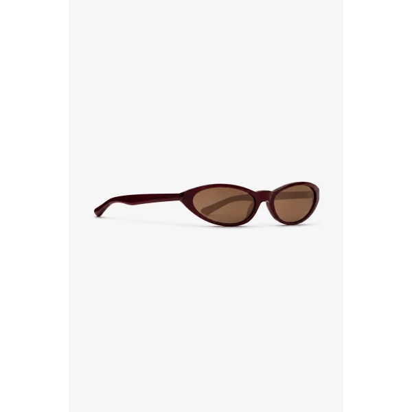 SIR the Label The Mini Sunglasses in Burgundy | Sunglasses | Coveti