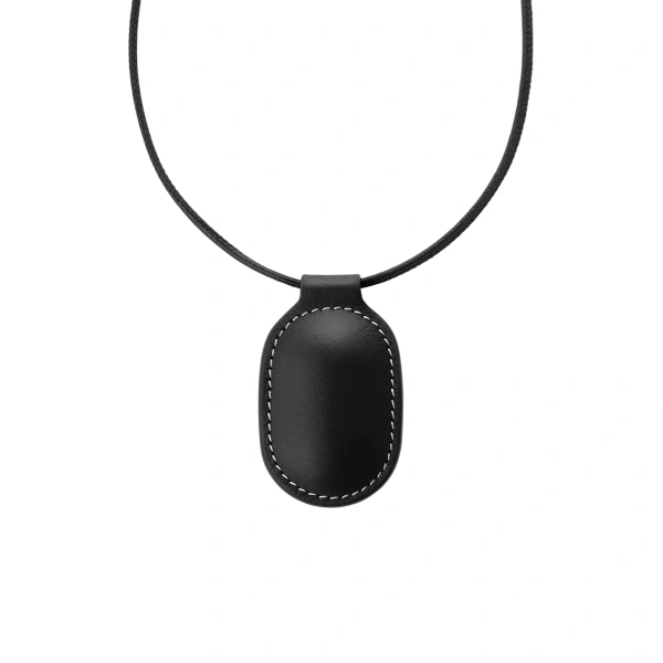 Tondo Pendant Necklace in Black Smooth Leather