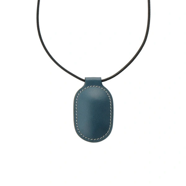 Tondo Pendant Necklace in Ocean Smooth Leather