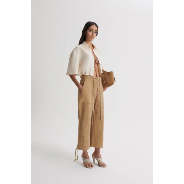 Scanlan Theodore Linen Cotton Cropped Cargo in Sandstone | Pants | Coveti