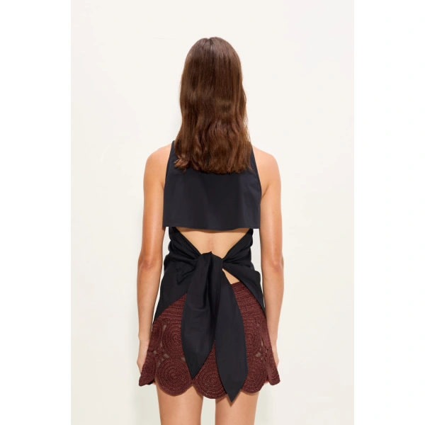Loch Sleeveless Poplin Button Up in Black