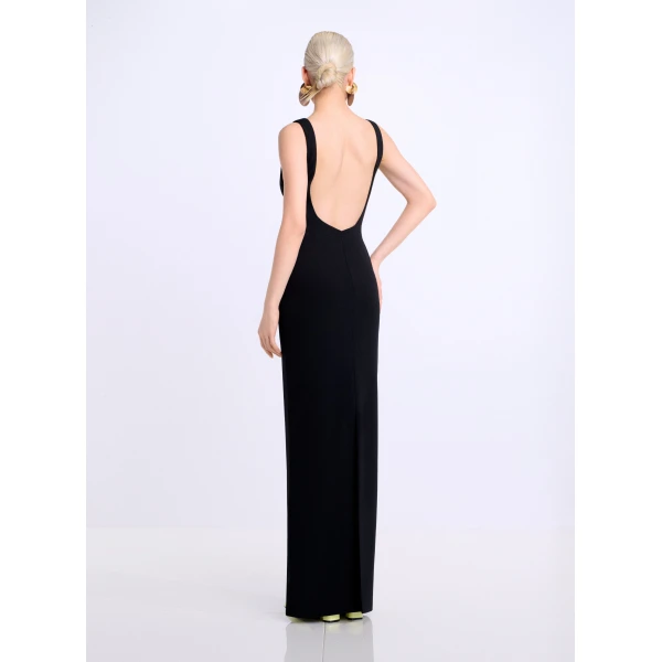 Solace London The Aneila Maxi Dress in Black