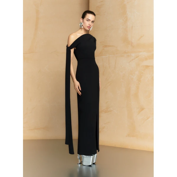 Solace London The Irina Maxi Dress in Black