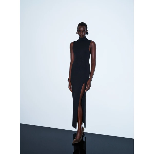 Solace London The Nanette Maxi Dress in Black