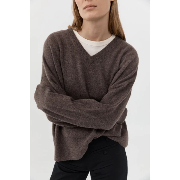 St. Agni Cashmere V Sweater in Elmwood, view 3