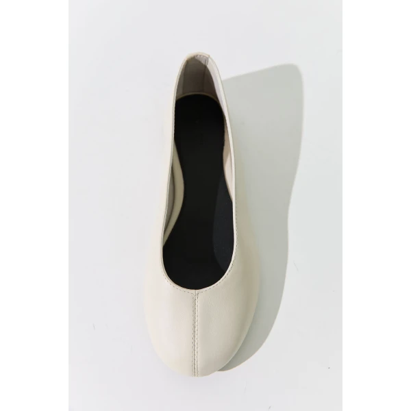 St. Agni Low Scoop Ballet Flat in Ecru, view 4