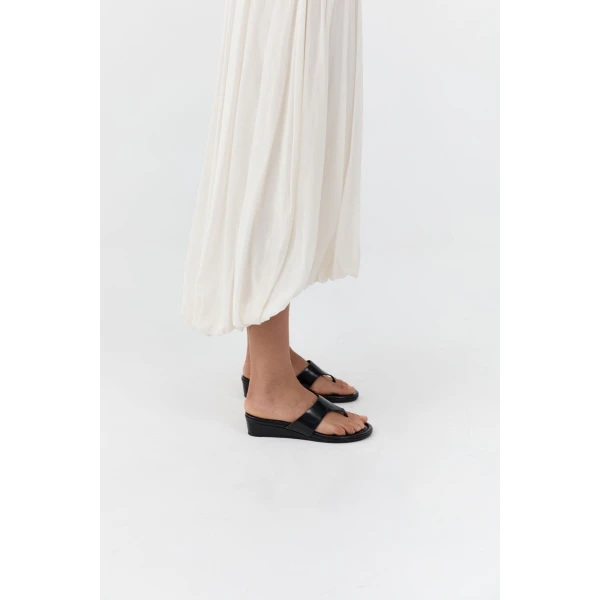 St. Agni Micro Wedge in Black, view 2