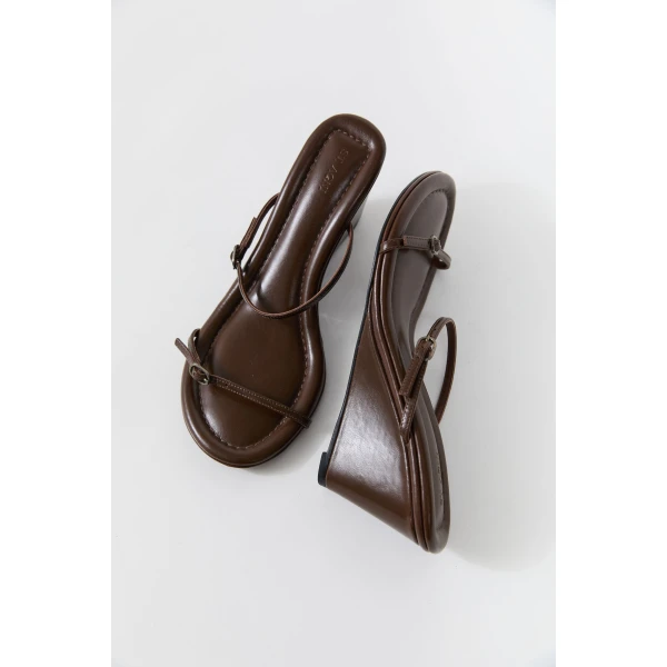 St. Agni Petit Belt Detail Wedge 70 in Pecan, view 5