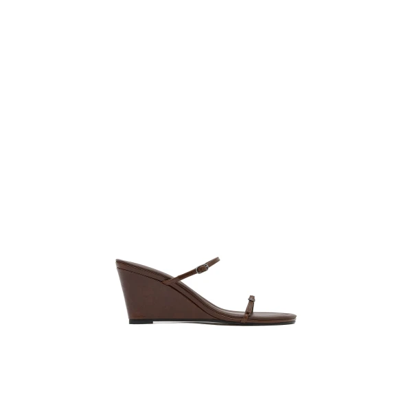 Petit Belt Detail Wedge 70 in Pecan