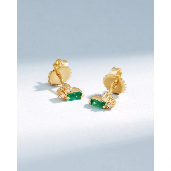 Suzanne Kalan Bold Burst Mini Emerald Studs in 18K Yellow Gold | Fine Earrings | Coveti
