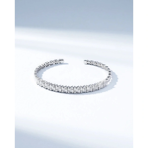 Suzanne Kalan Classic Diamond Shimmer Bangle in 18K White Gold | Fine Bracelets | Coveti