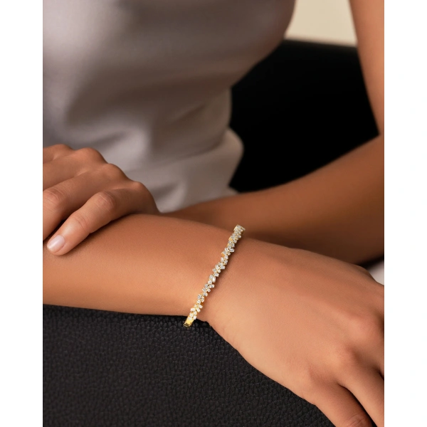 Suzanne Kalan Classic Diamond Sparkler Bangle in 18K Yellow Gold | Fine Bracelets | Coveti