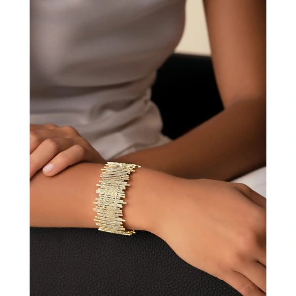 Suzanne Kalan Classic Gold Full Pave Cuff in 18K Yellow Gold | Fine Bracelets | Coveti