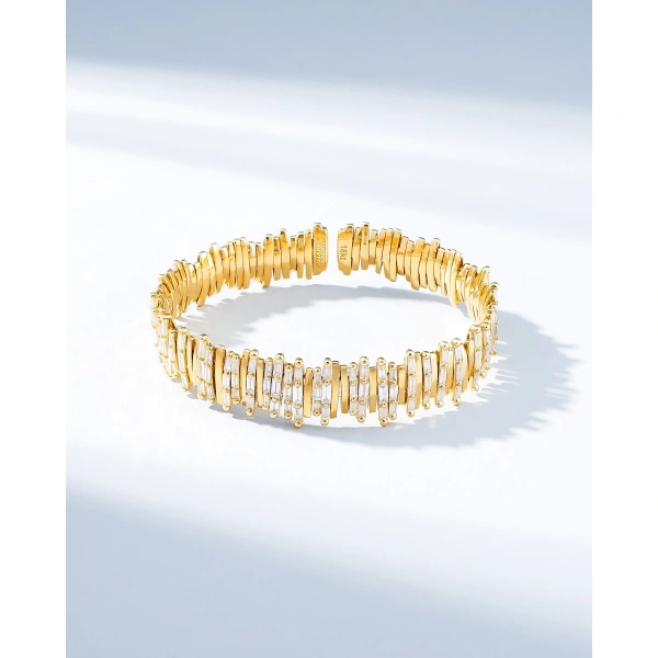 Suzanne Kalan Classic Gold Half Baguette Milli Bangle in 18K Yellow Gold | Fine Bracelets | Coveti