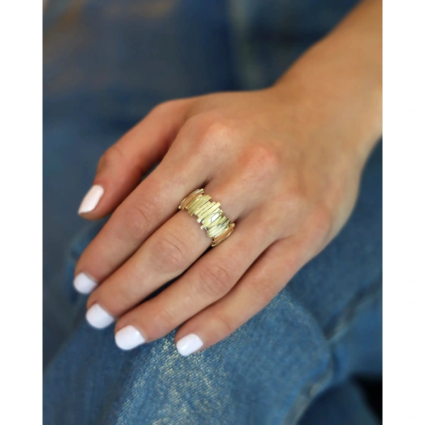 Suzanne Kalan Classic Gold Milli Band in 18K Yellow Gold | Fine Rings | Coveti