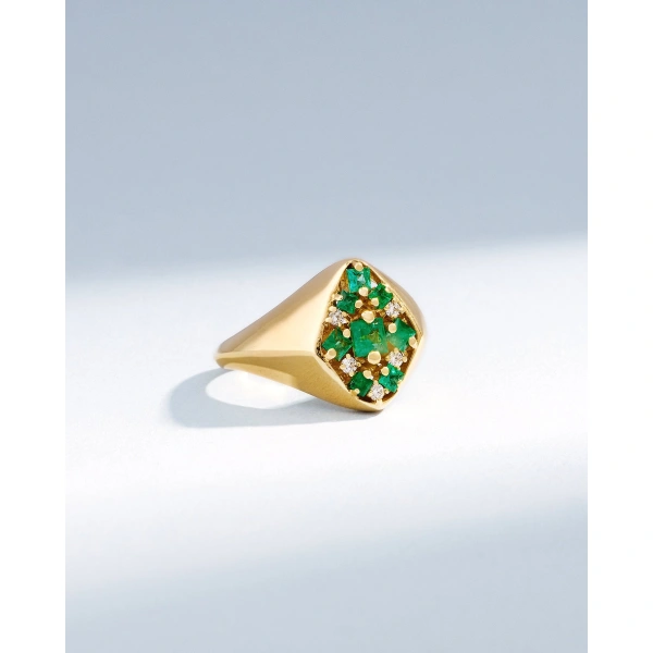 Suzanne Kalan La Fantaisie Star Emerald Signet Ring in 18K Yellow Gold | Fine Rings | Coveti