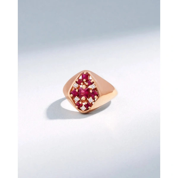 Suzanne Kalan La Fantaisie Star Ruby Signet Ring in 18K Rose Gold, Rudy | Fine Rings | Coveti