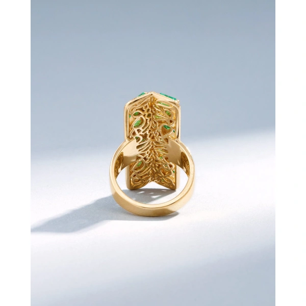 Suzanne Kalan La Fantaisie Sunbeam Emerald Ring in 18K Yellow Gold | Fine Rings | Coveti