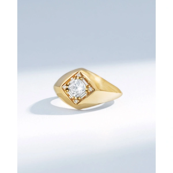 Suzanne Kalan Princess Diamond Signet Ring in 18K Yellow Gold | Fine Rings | Coveti