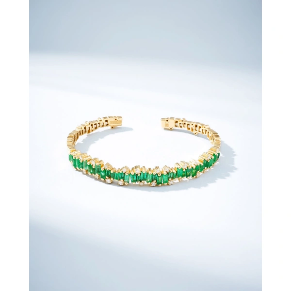 Suzanne Kalan Shimmer Audrey Emerald Bangle in 18K Yellow Gold | Fine Bracelets | Coveti