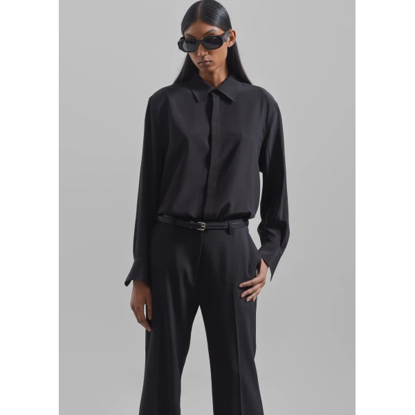 The Frankie Shop Jessie Leather Belt in Black, view 4