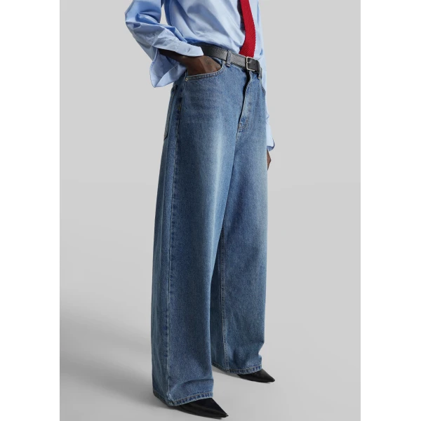 The Frankie Shop Kenny Tapered Leg Jeans in Medium Wash, view 5
