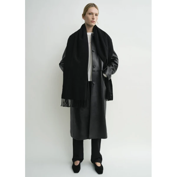 Toteme Cashmere scarf in Black, view 2