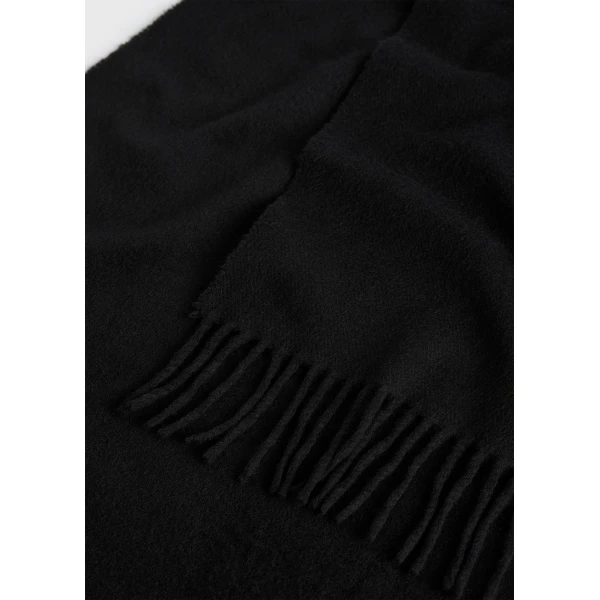 Toteme Cashmere scarf in Black, view 4