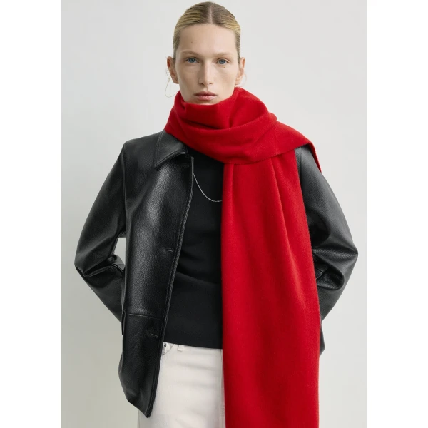 Toteme Cashmere scarf in Red, view 3