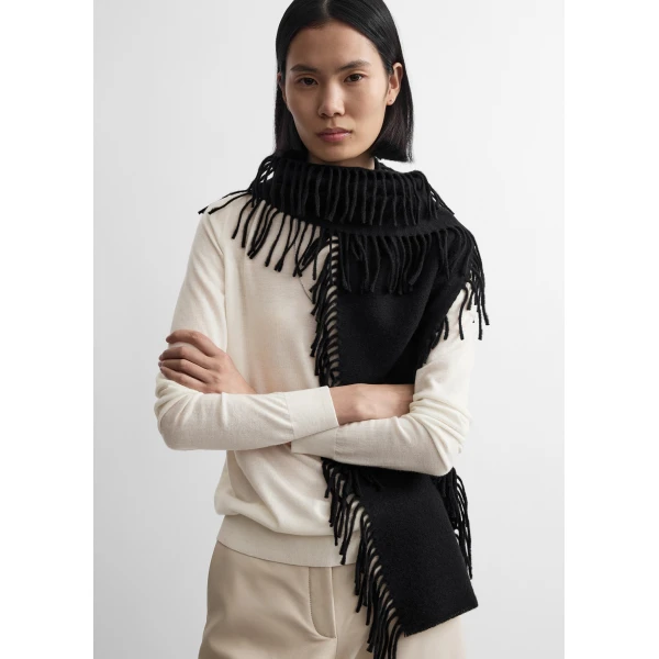 Toteme Cashmere tassel scarf in Black, view 3