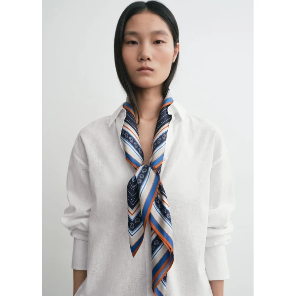 Toteme Collector scarf in Ecru navy, view 2